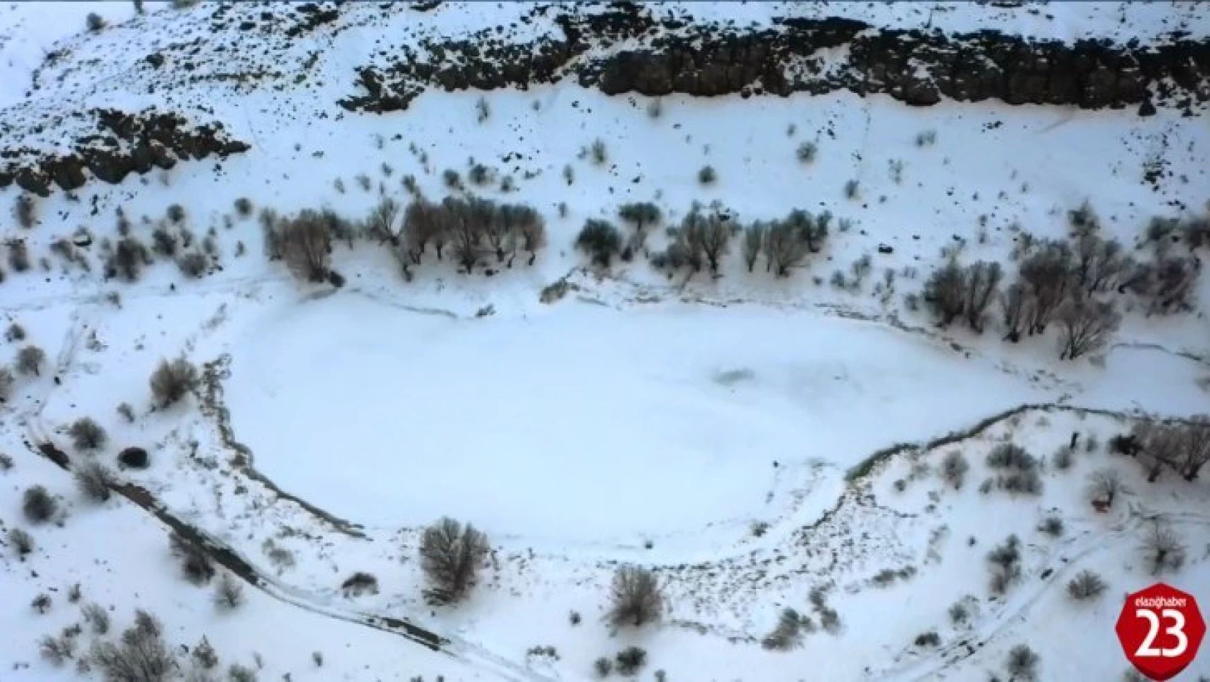 Ağın'da buz tutan tektonik Sülüklü göl, dron ile görüntülendi