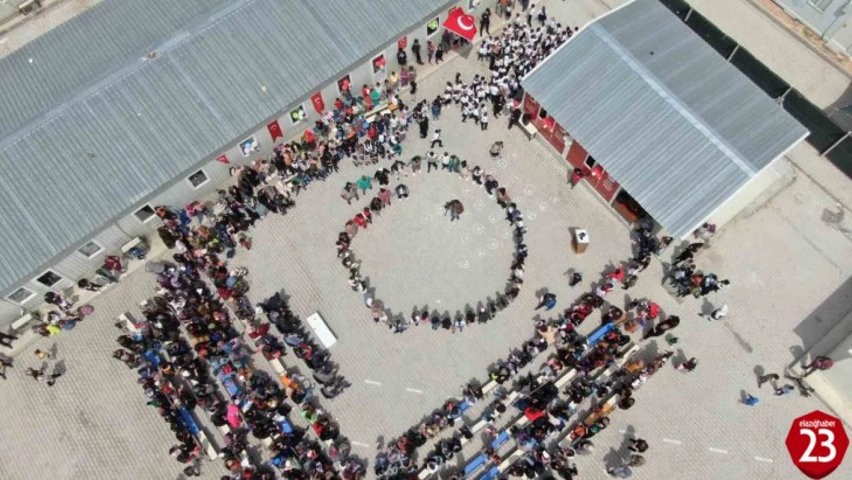Ahıska Türkü öğrencilerden coşkulu '23 Nisan' kutlaması