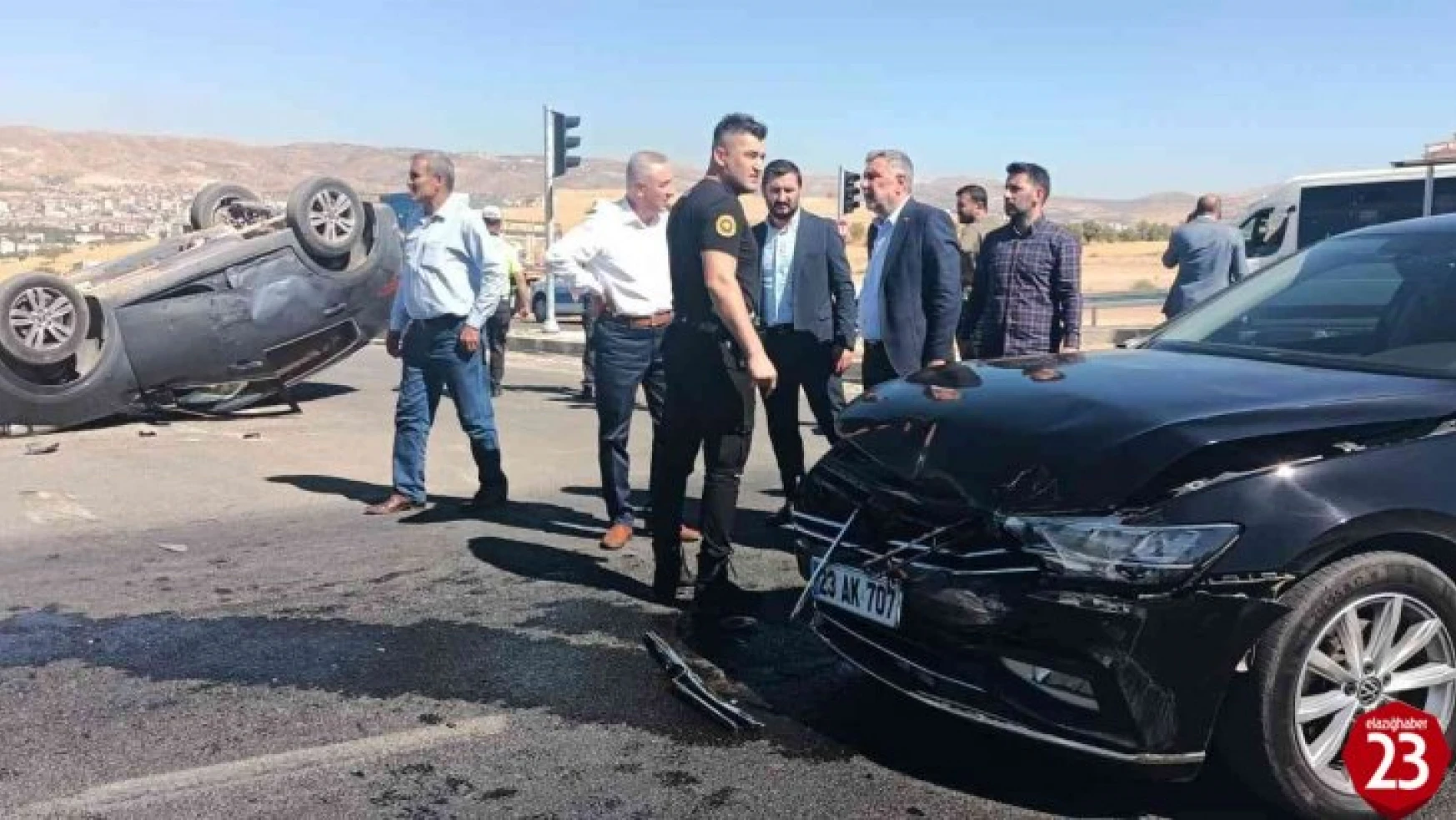 AK Parti Elazığ İl Başkanı Şerafettin Yıldırım'ın Bulunduğu Araç Kaza Yaptı