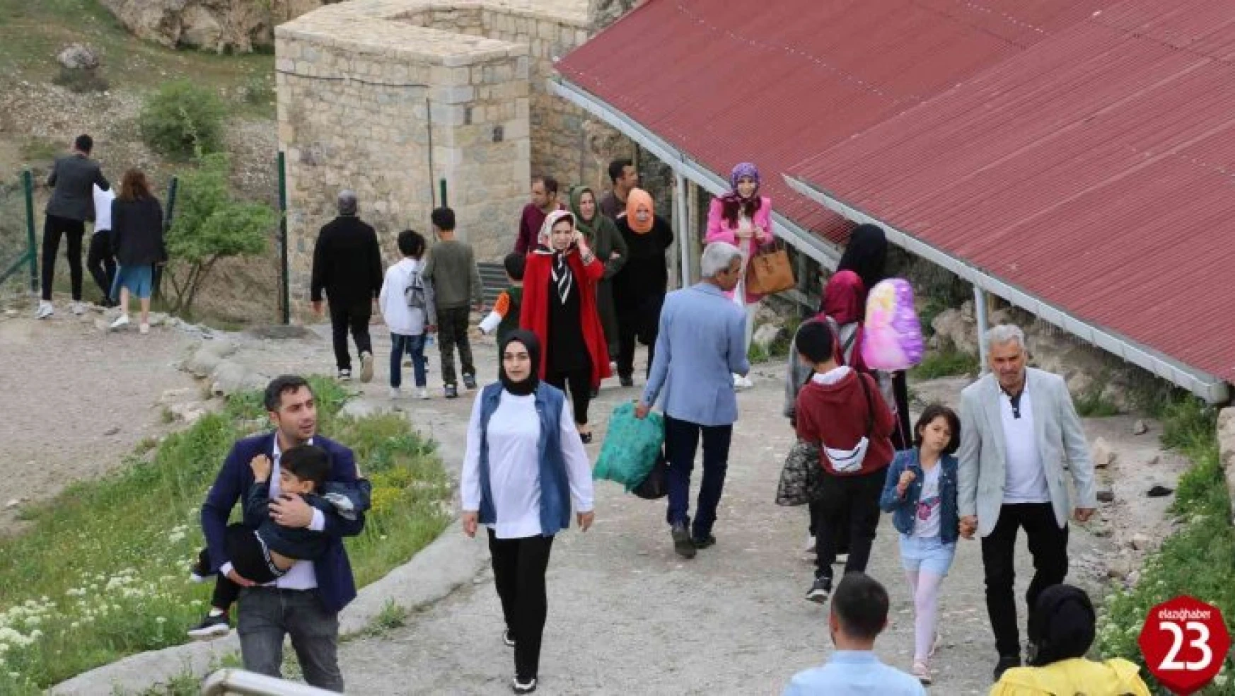 Elazığlılar Bayramda Harput'a Akın Etti