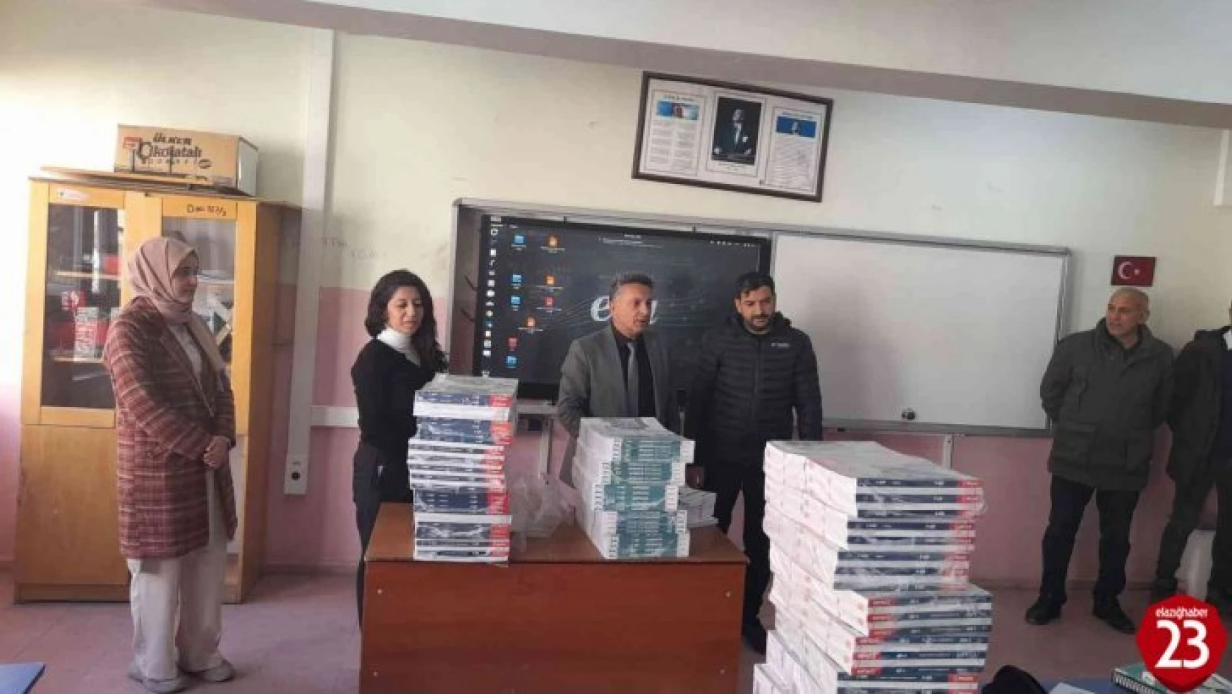 Yazıkonak Belediyesi, Bölgedeki Öğrencilerin Kitap İhtiyacını Karşılamaya Devam Ediyor