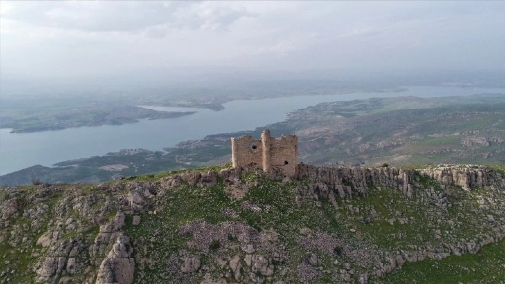Baskil'de Bin Yıllık Manastır, 3 Saatte Ulaşılıyor Manzarasıyla Dikkat Çekiyor