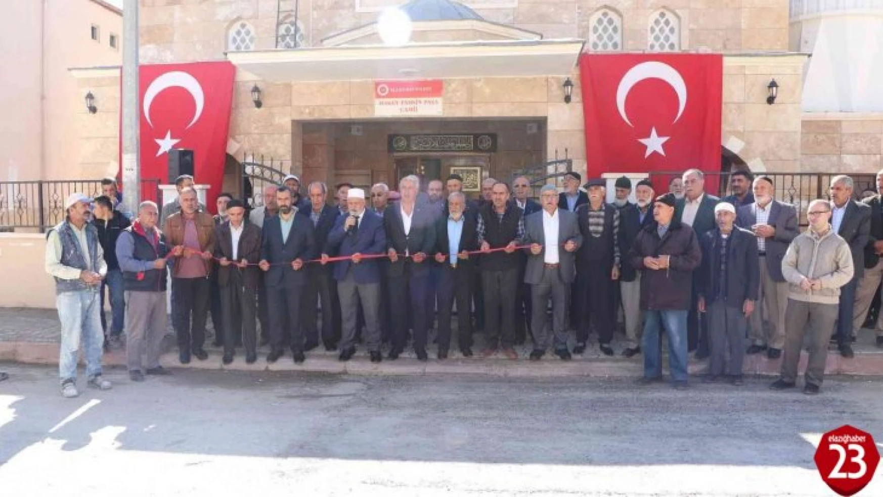 Deprem sonrası yıkılan Hasan Tahsin Paşa Camisi dualarla yeniden ibadete açıldı