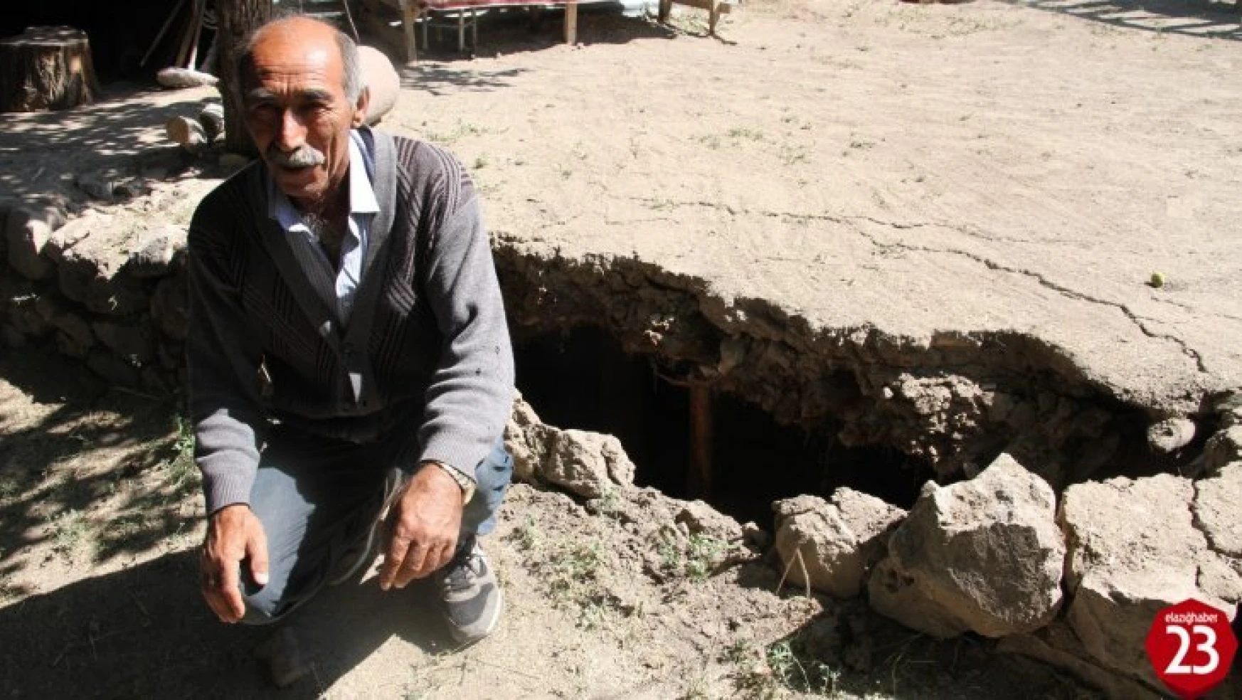 Karakoçan'da Deprem Sırasında Ahıra Düştü