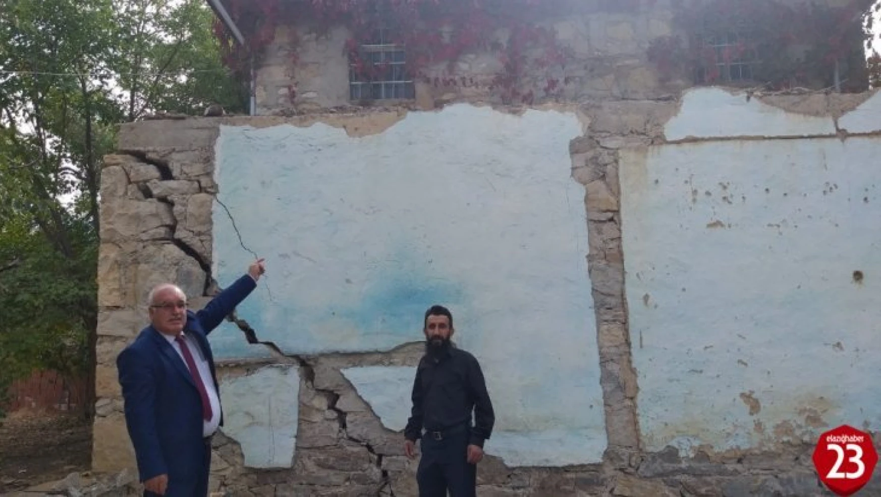 Köy Camiinin Duvarları Çatlamıştı, Kontrollü Yıkımı Yapıldı