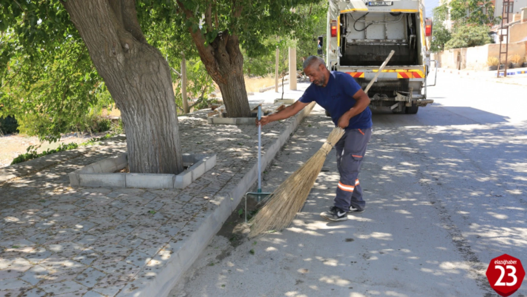 Elazığ Belediyesi, Abdullahpaşa Mahallesi'nde Kapsamlı Temizlik Çalışması Yaptı