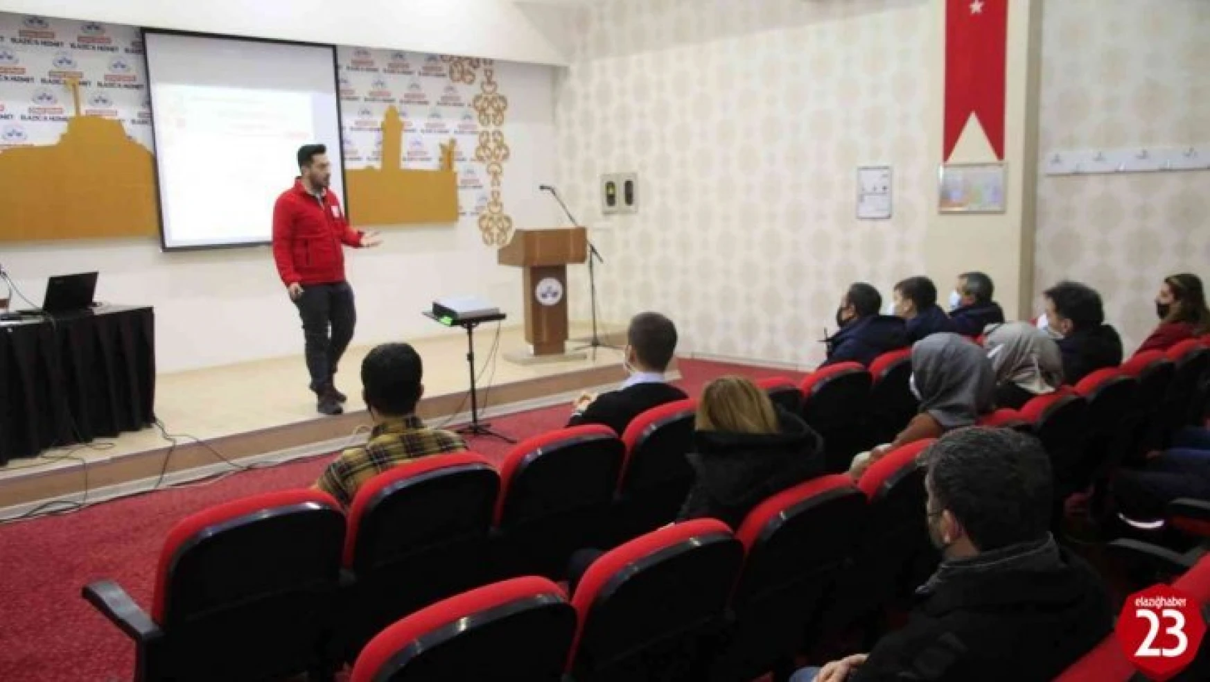 Elazığ Belediyesi çalışanlarına ilk yardım eğitimi verildi