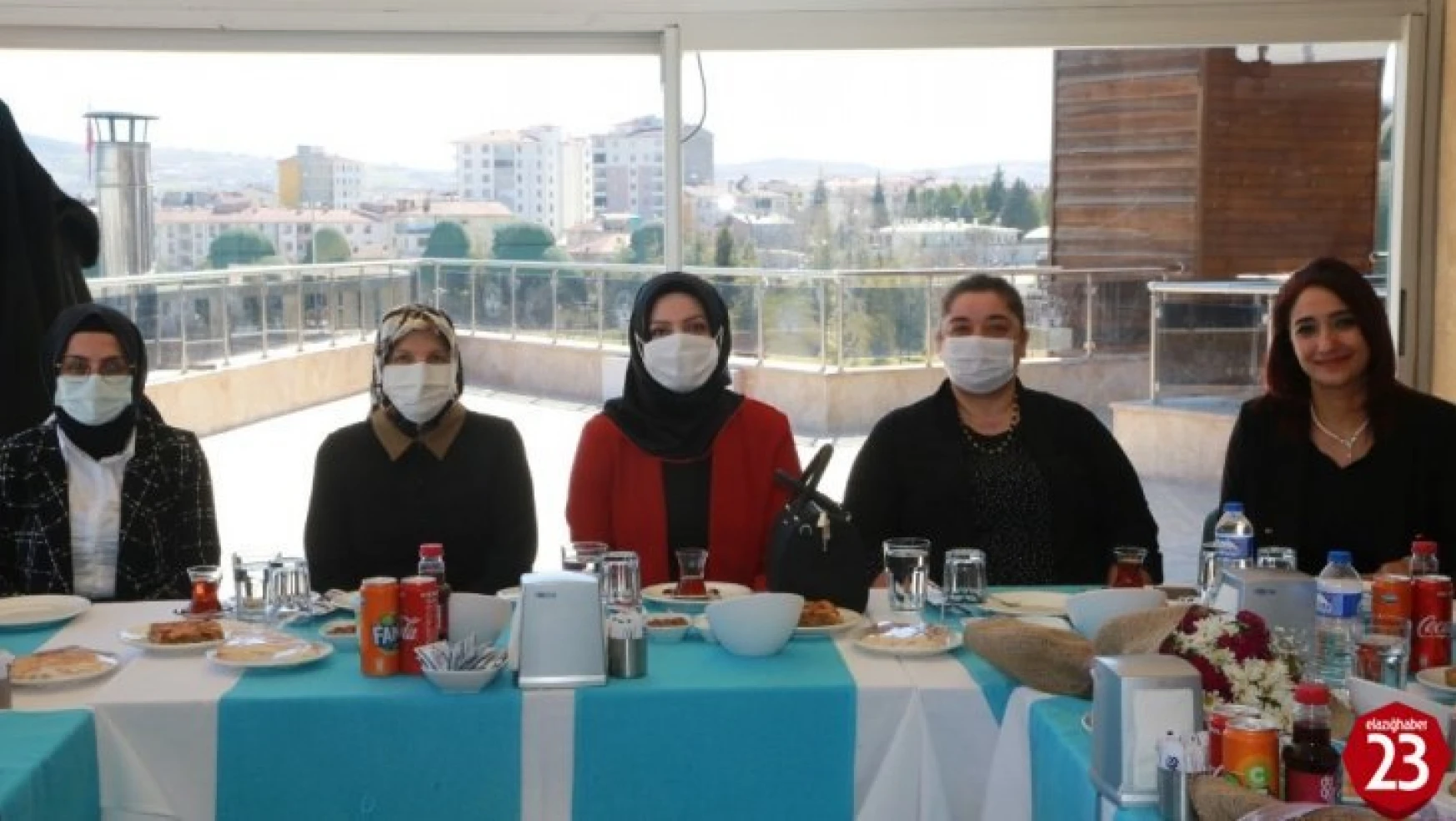 Elazığ belediyesi kadın meclisi, sağlık çalışanlarını ağırladı