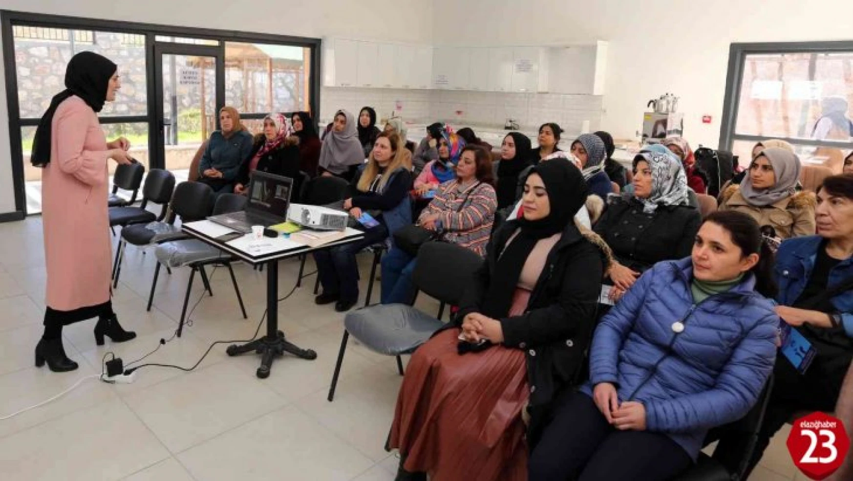 Elazığ Belediyesi'nden aile içi iletişim semineri
