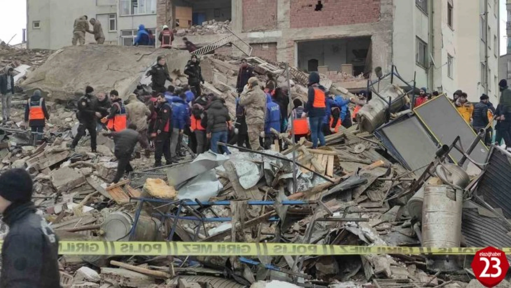 Elazığ'da 'Çöken bina altında 2 polis kaldı' iddiası