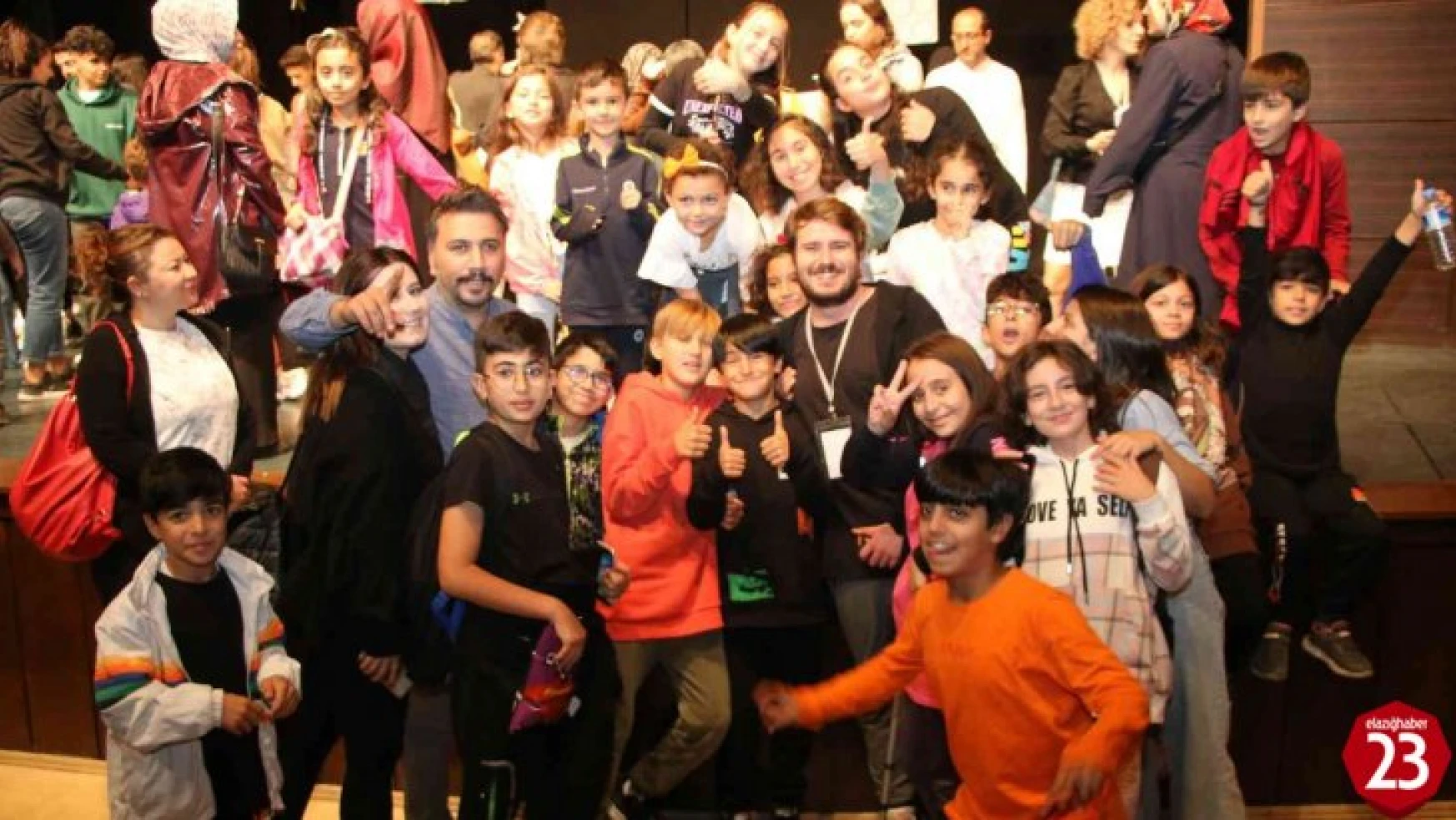 Elazığ'da 'Momo' adlı çocuk tiyatro oyununa yoğun ilgi