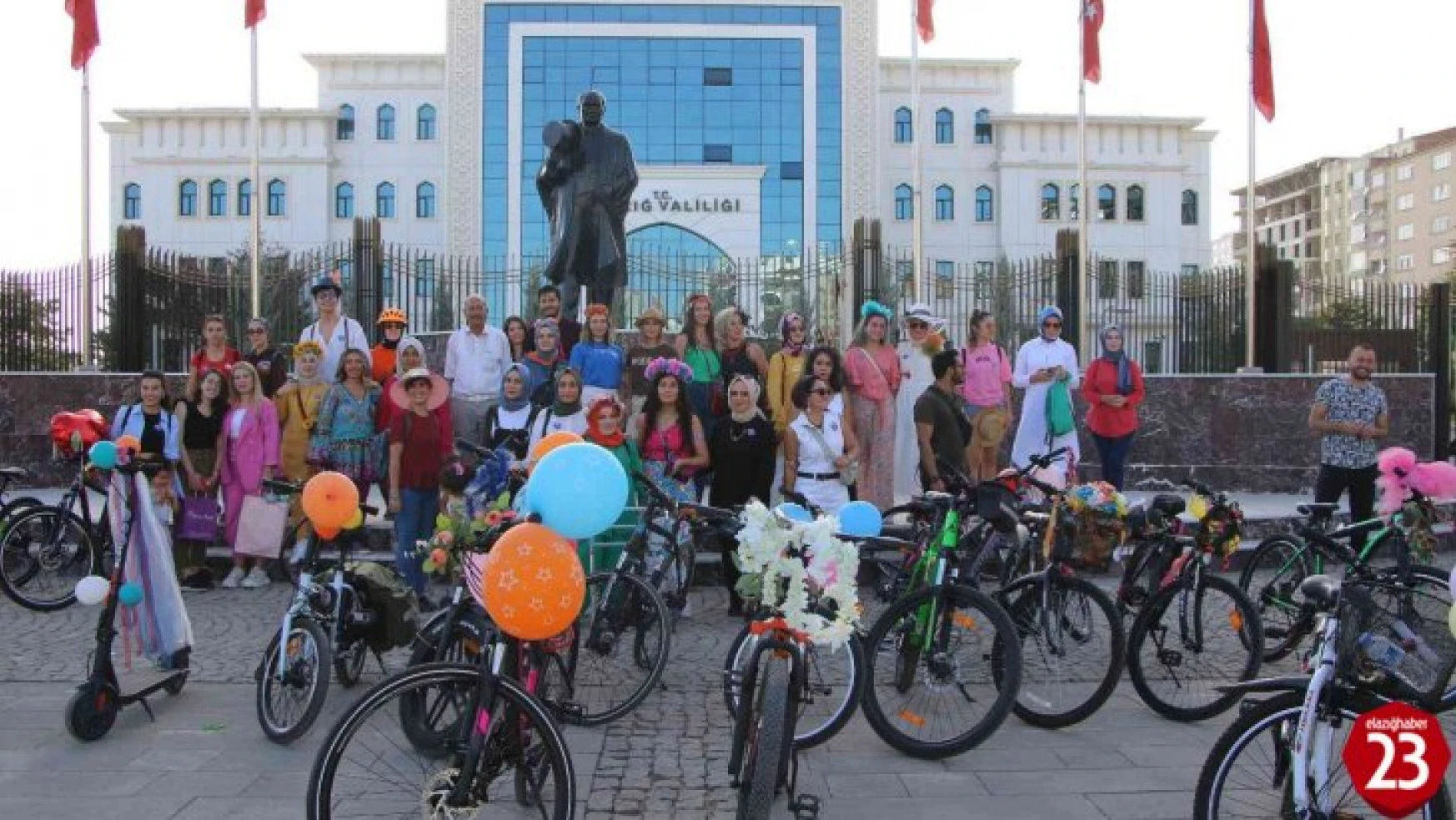 Elazığ'da 'Süslü Kadınlar' Otomobilsiz Kentler Günü İçin Pedal Çevirdi