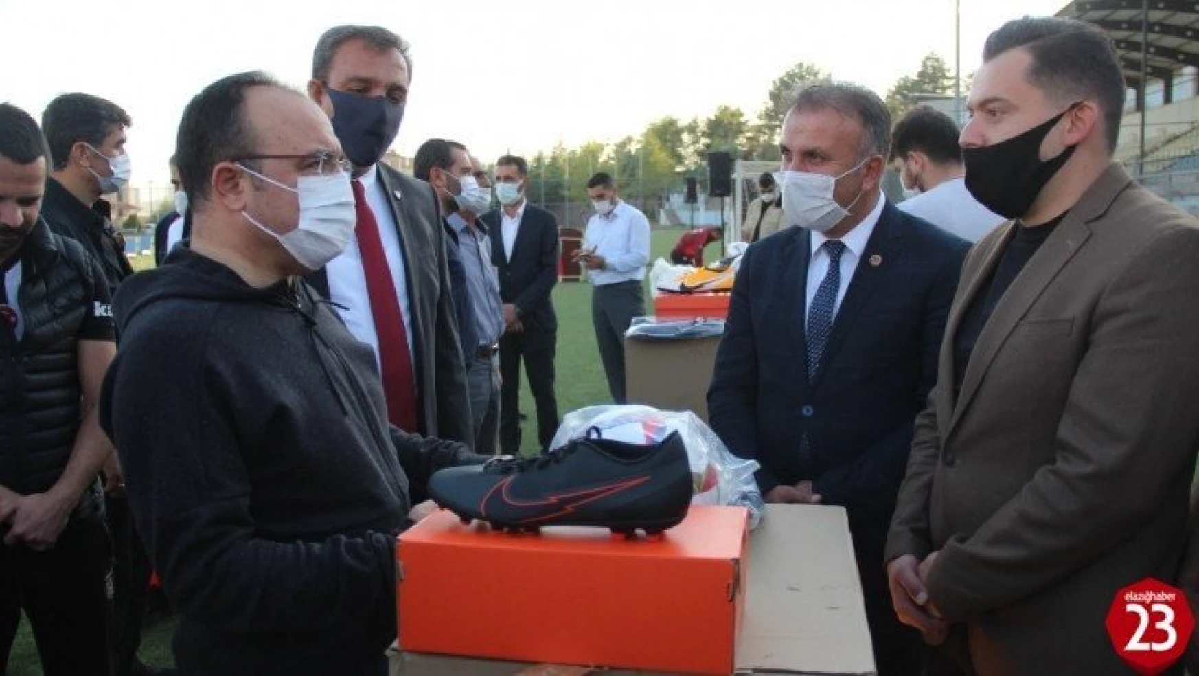 Elazığ'da 104 spor kulübüne  malzeme yardımı yapıldı