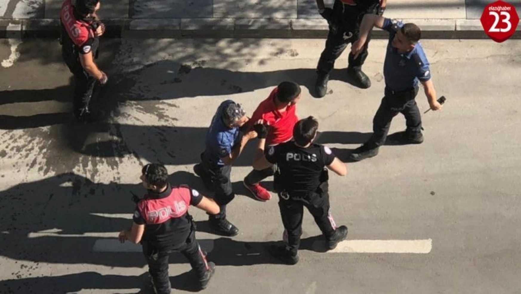 Elazığ'da 2 polisin yaralanmasına neden olan 3 şüpheli yakalandı