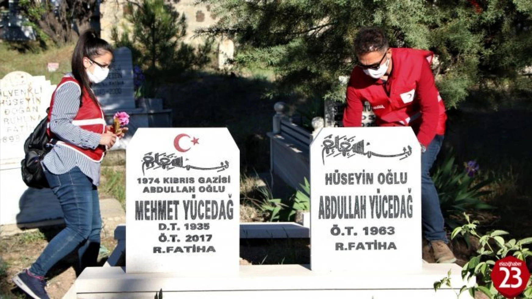 Elazığ'da 250 gönüllüden, mezarlıklarda vefa hizmeti