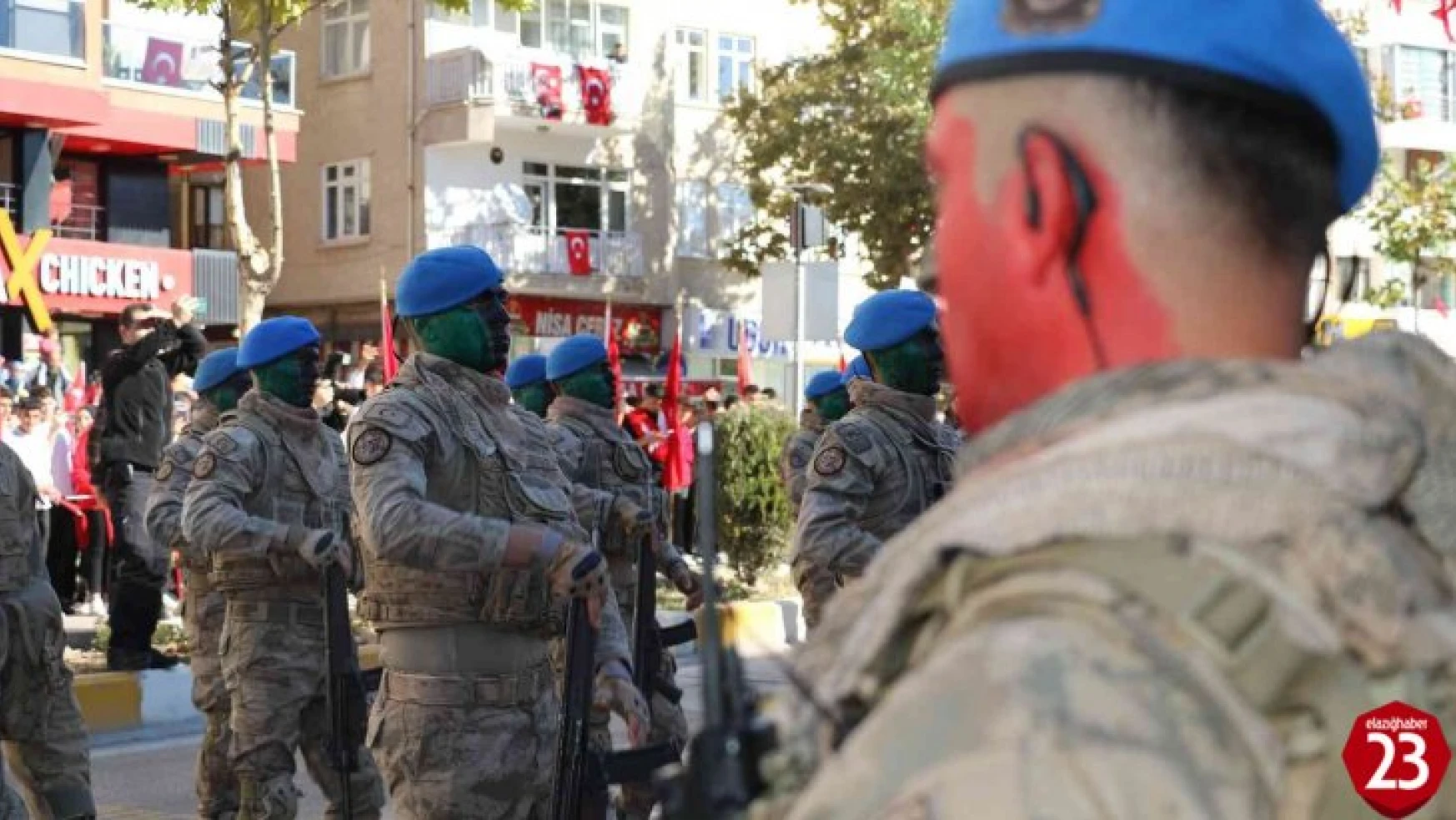 Elazığ'da 29 Ekim Cumhuriyet Bayramında JÖH'lerin gösterisi nefes kesti