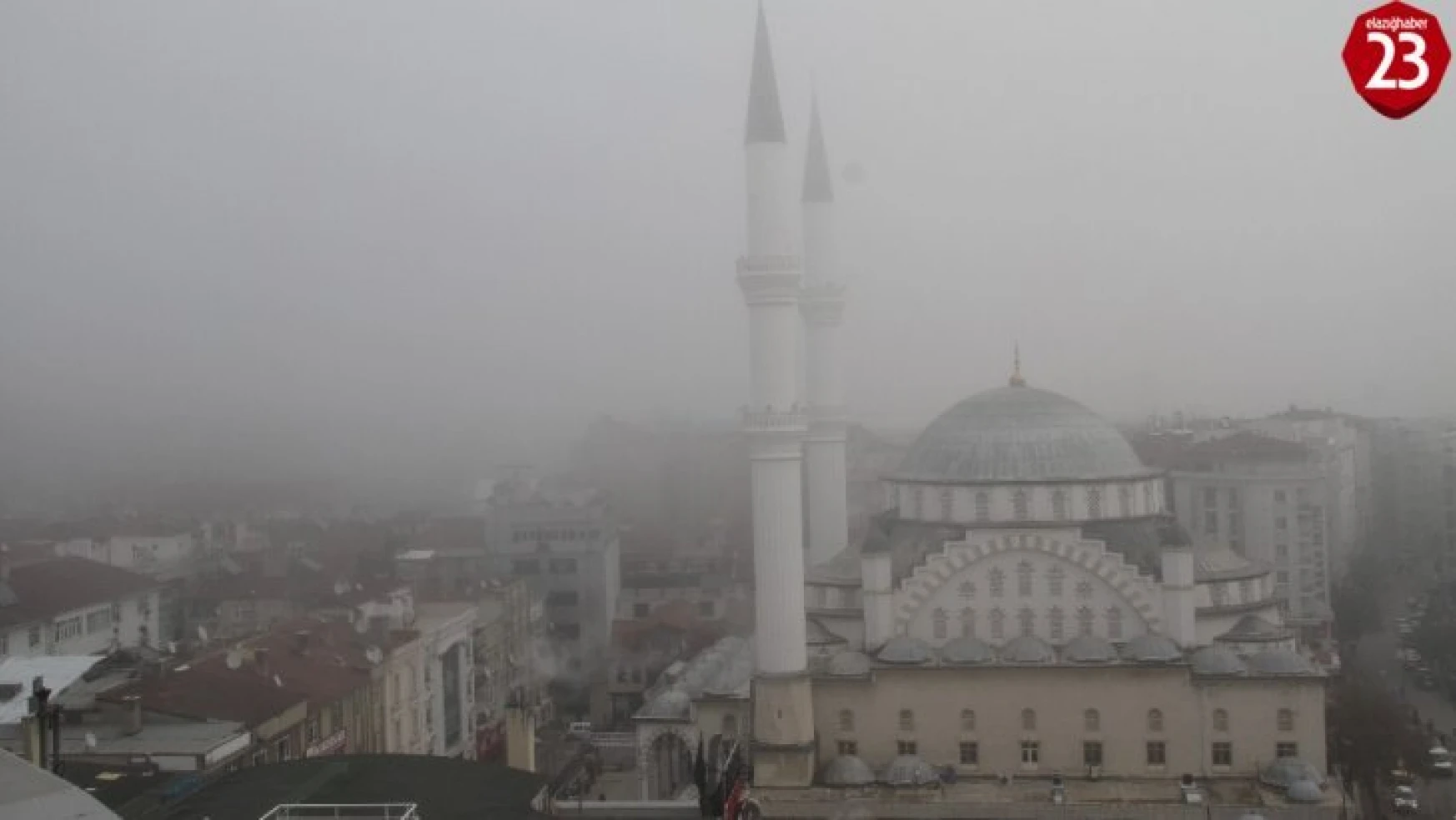 Elazığ'da 3 gündür devam eden yoğun sis hava ulaşımını da etkiliyor
