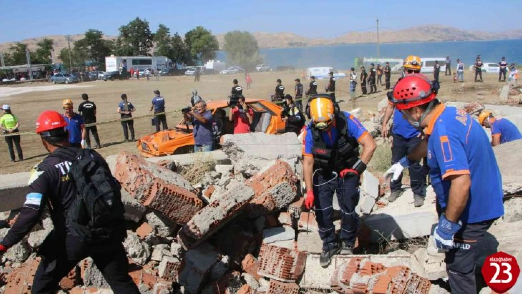 Elazığ'da 345 Personelin Katıldığı Deprem Ve Yangın Tatbikatı Nefes Kesti
