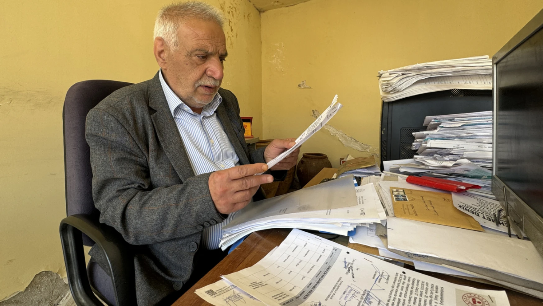 Elazığ'da 68 yaşındaki muhtar 40 yıldır koltuğunu rakiplerine kaptırmıyor