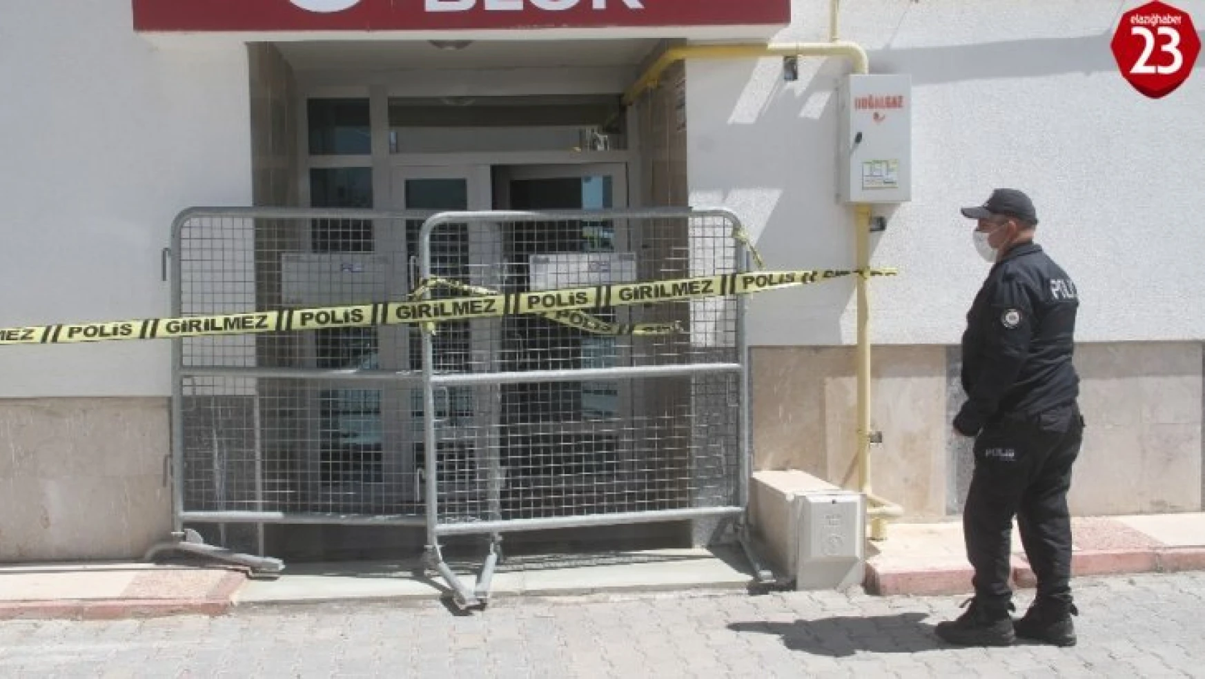Elazığ'da 7 katlı apartman karantinaya alındı