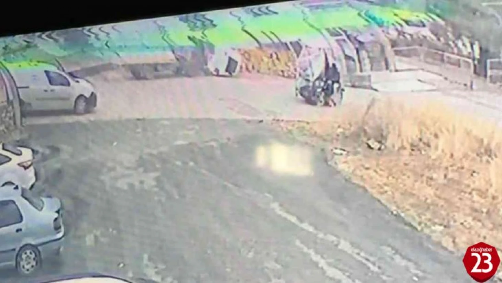 Elazığ'da akıllara durgunluk veren kaza: Kupası açılan kamyonet çocuk parkına daldı