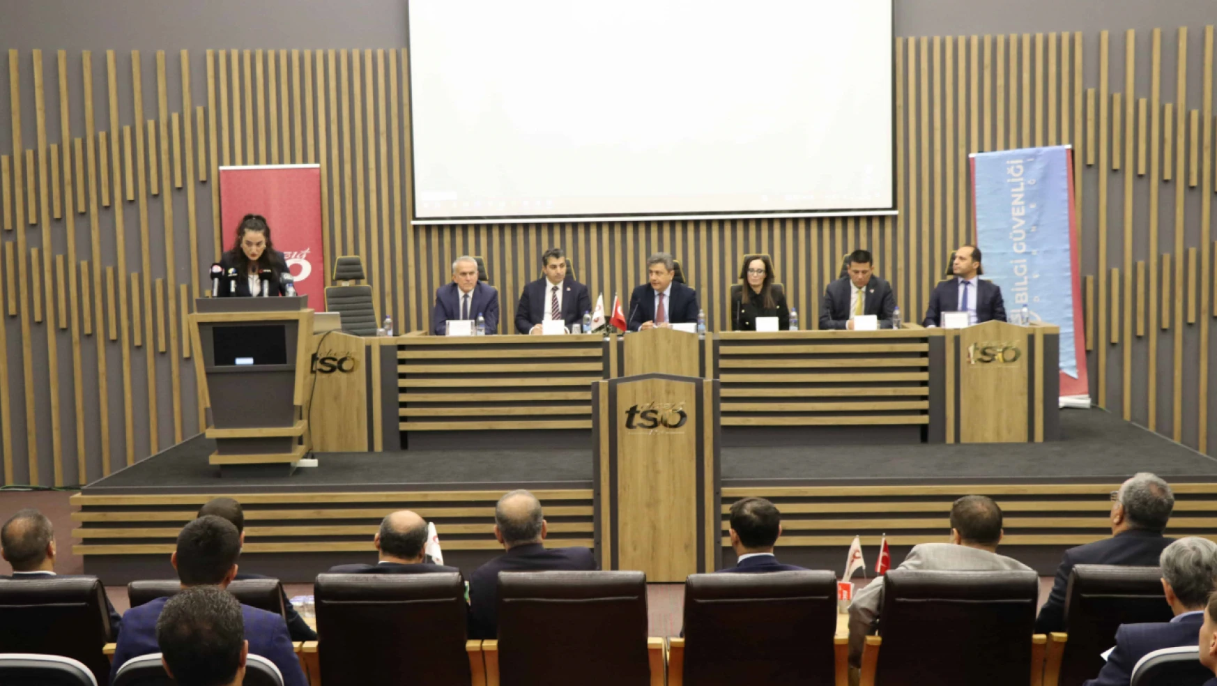 Elazığ'da Akıllı Şehirler ve Akıllı Belediyecilik Uygulamaları Paneli Yapıldı