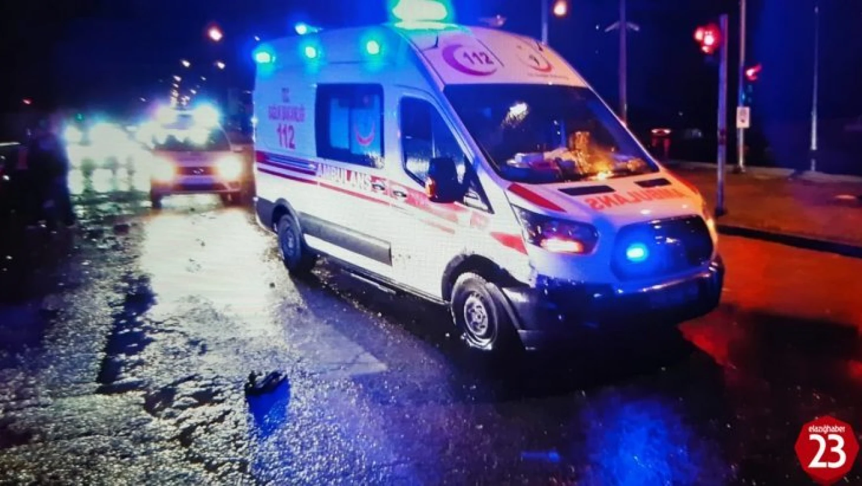 Çimeto Kavşağında Ambulans İle Otomobil Çarpıştı, 5 Yaralı