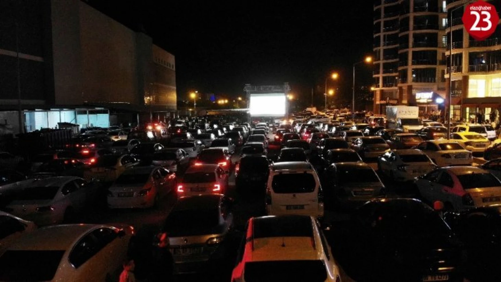 Elazığ'da Arabada Nostaljik Sinema etkinliği