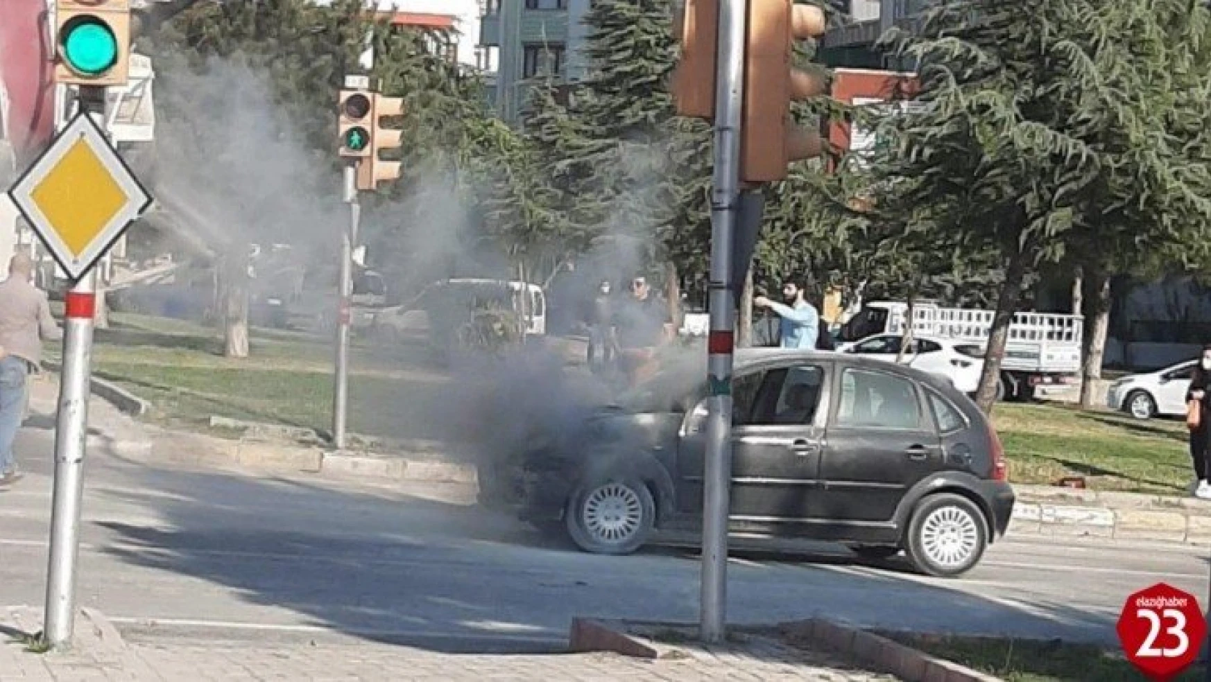 Elazığ'da araç yangını