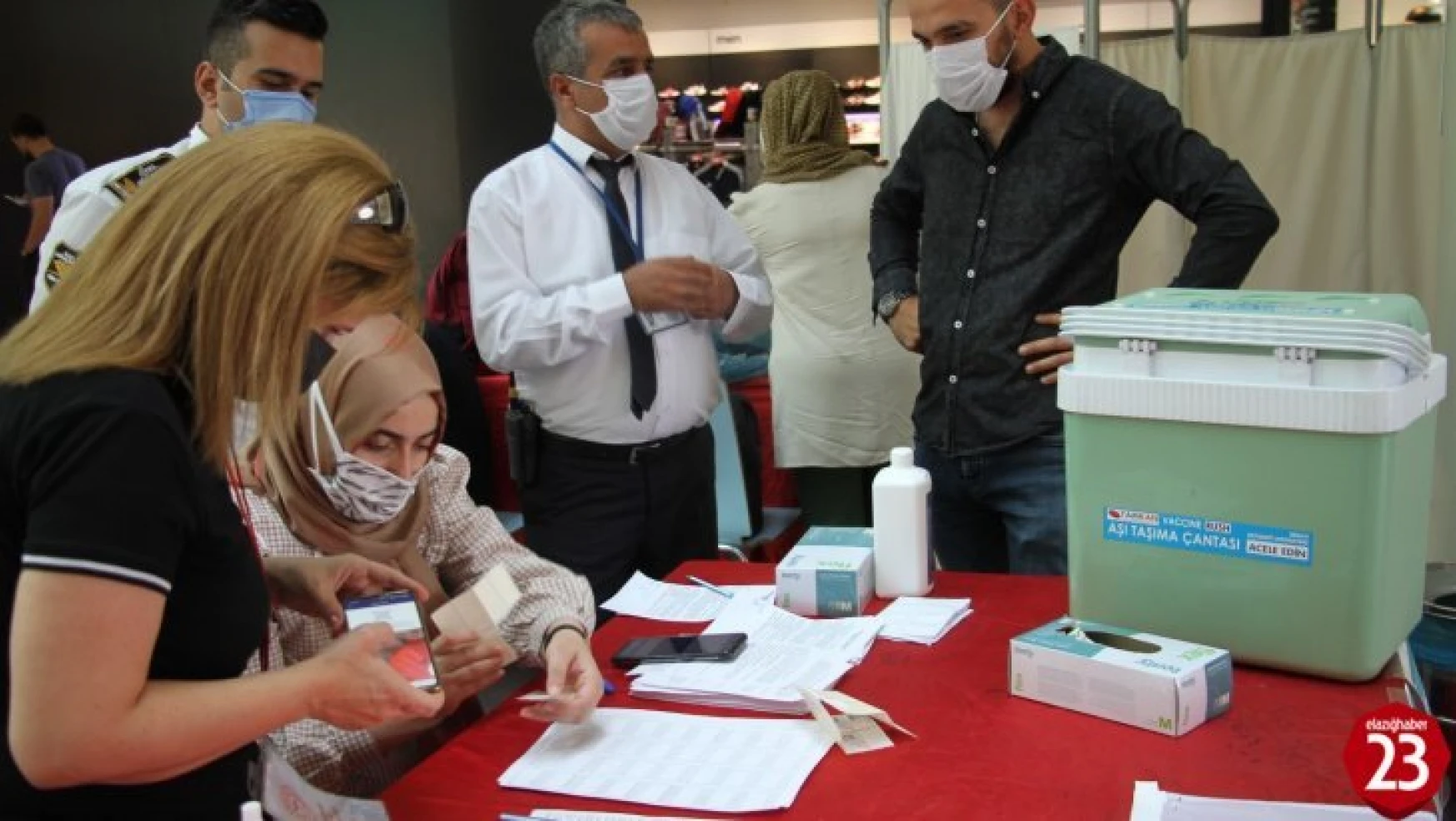 Elazığ'da Vatandaşlar Aşıya Her Yerden Ulaşabilecek