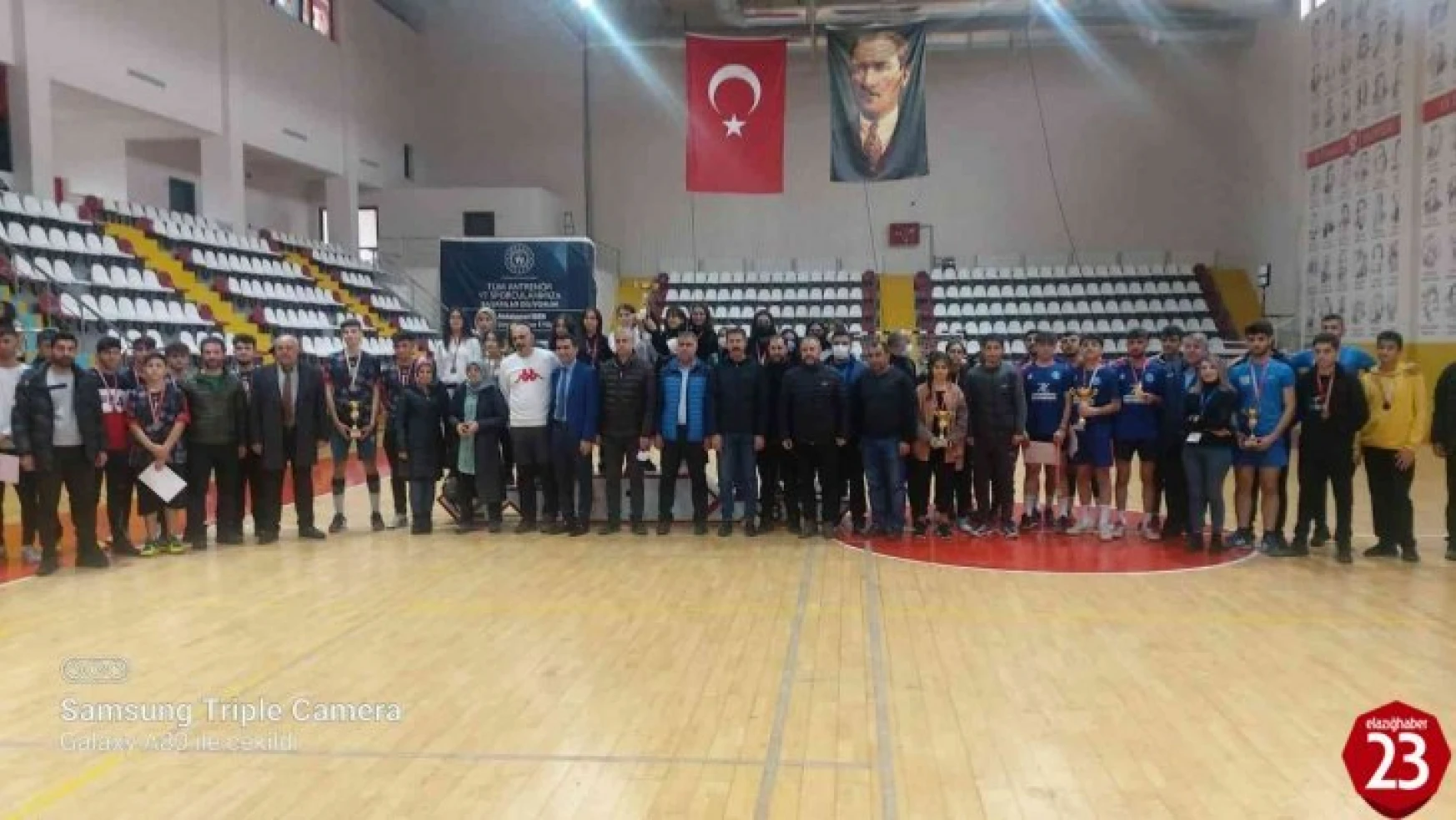 Elazığ'da badminton müsabakaları sona erdi