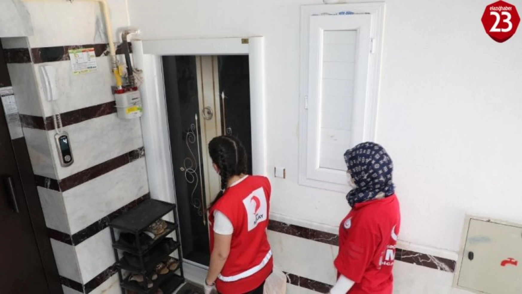 Elazığ'da bağışlanan 100 ton un ekmek oldu, Vefa ekibi evlere ulaştırdı