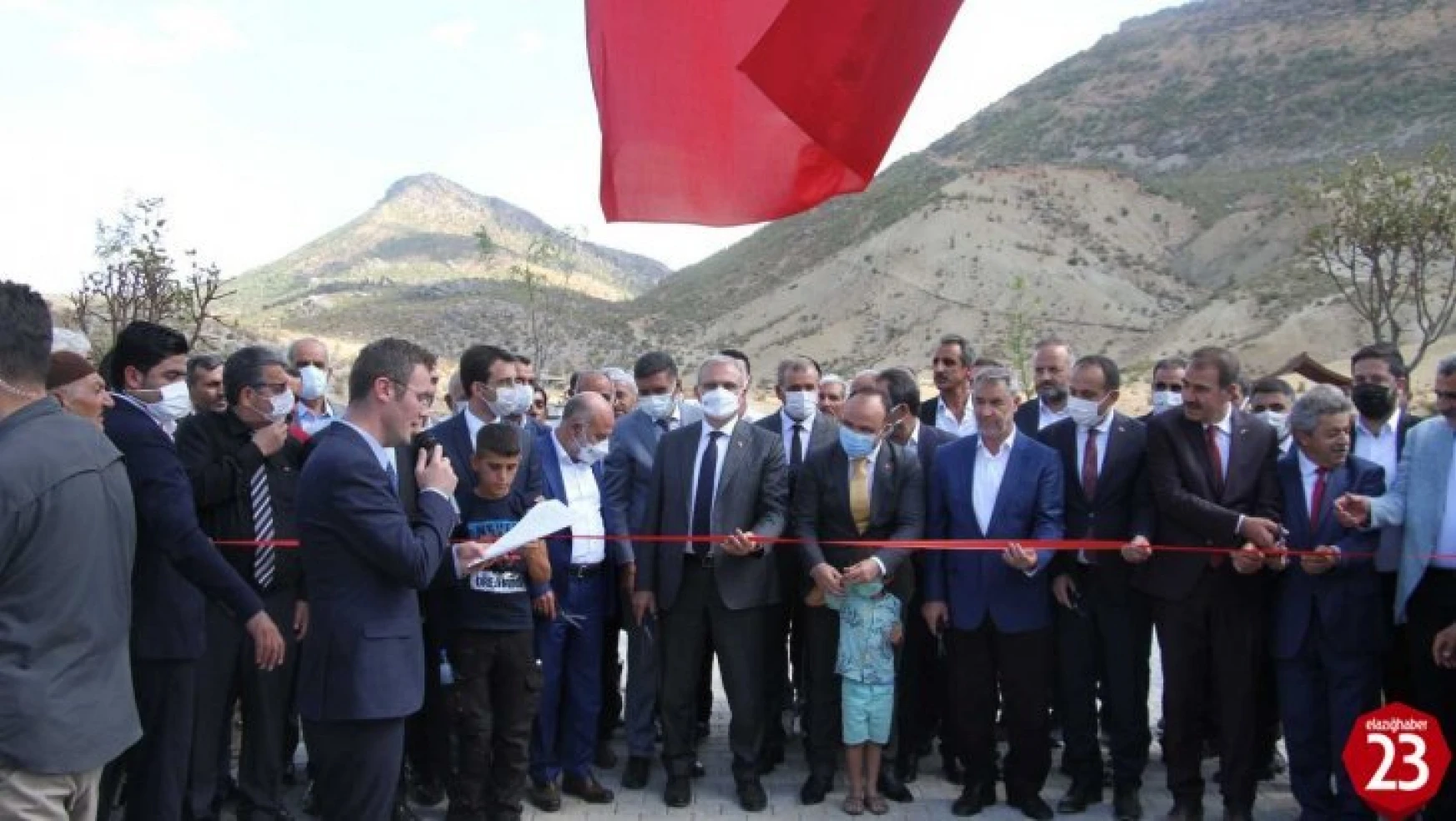 Arıcak'ta Belde Belediyesi Vatandaşlar İçin Millet Bahçesi Yaptı, İki Vali Açılışa Katıldı