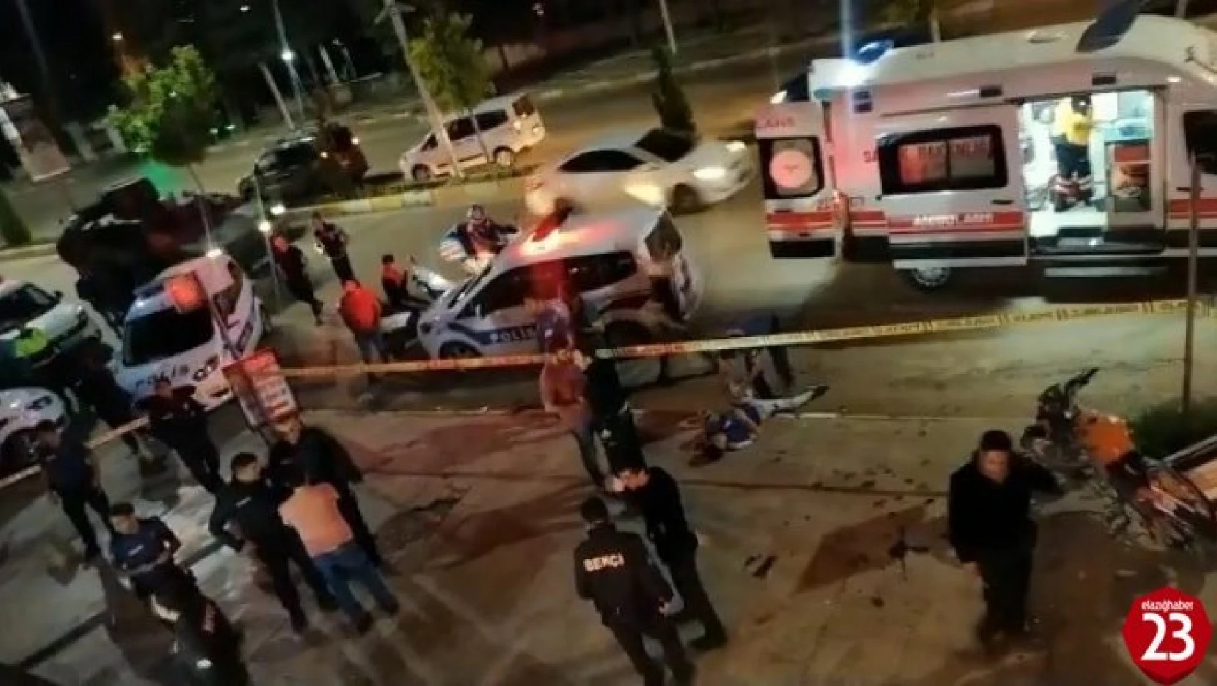 Elazığ'da Akşam Saatlerinde Gazi Caddesinde Bıçaklı Kavga, 2 Yaralı