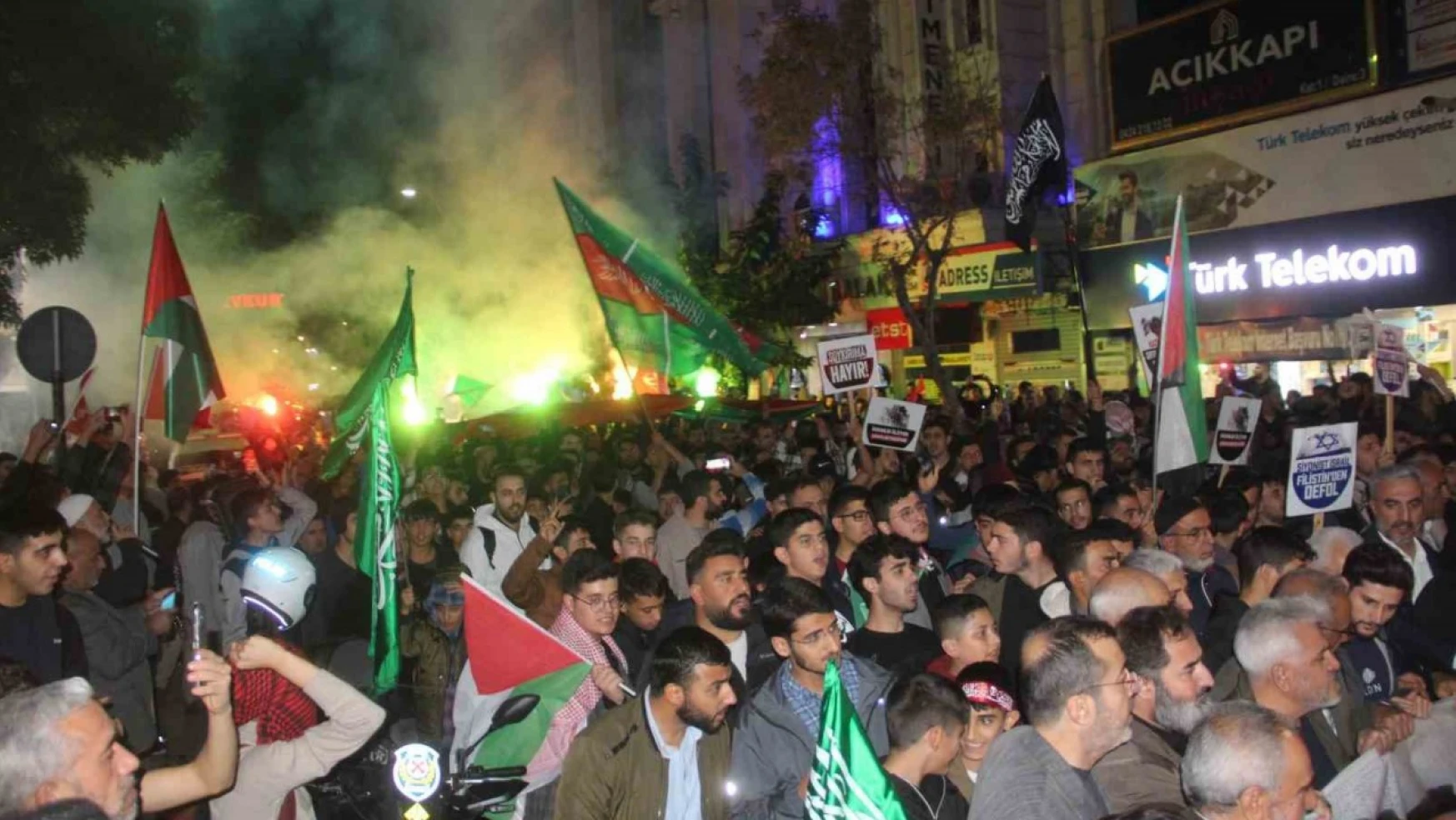 Elazığ'da binlerce kişi Filistin için bir araya geldi