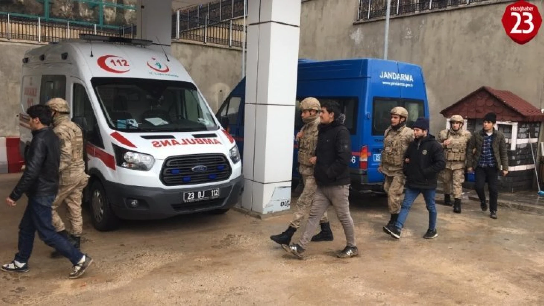 Elazığ'da bir minibüste 31 kaçak göçmen yakalandı