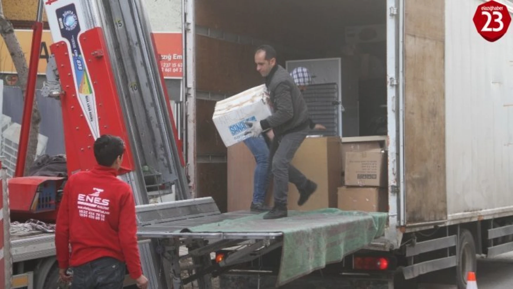 Elazığ'da böyle insanlar var, ücretsiz ev taşıyorlar