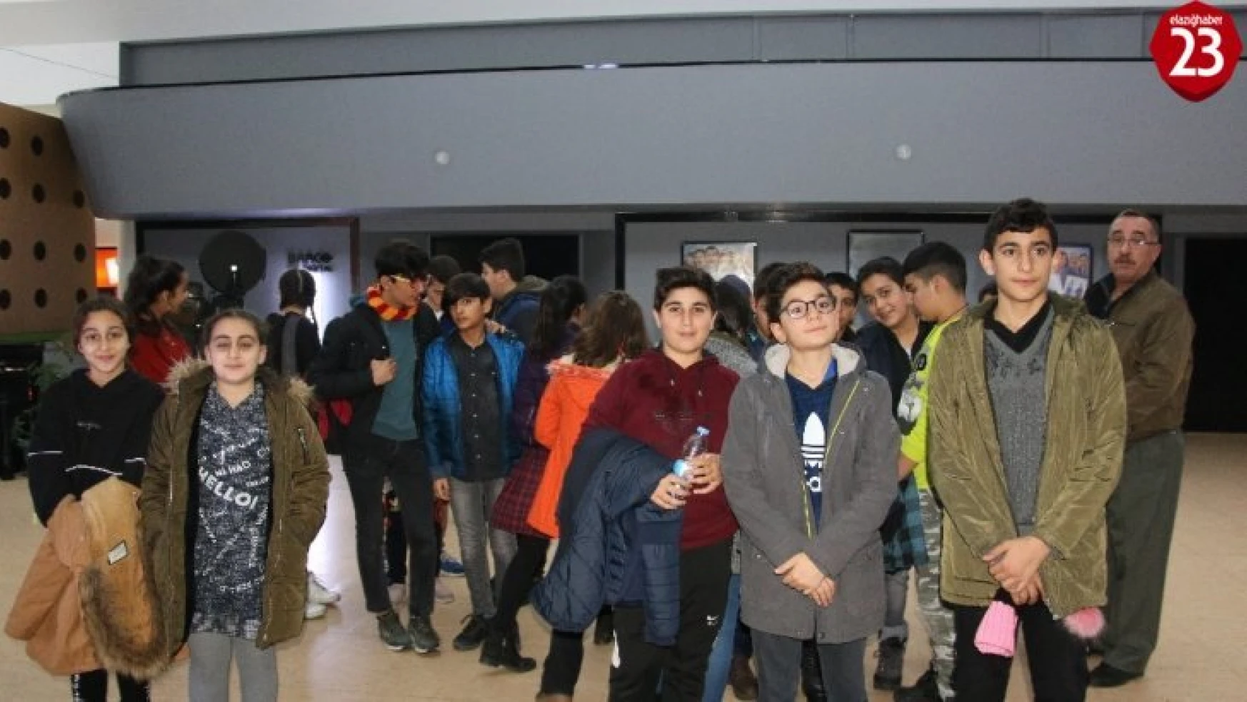 Elazığ'da çocuklar, sinema da film izleme keyfi  yaşadı