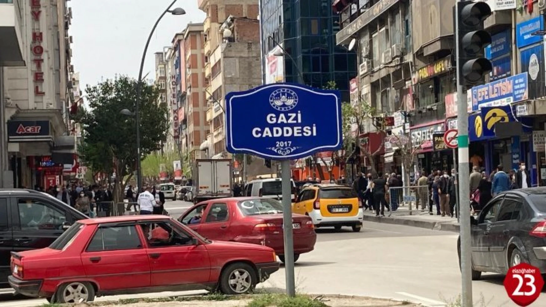 Elazığ'da Covid-19 tedbiri, 3 cadde araç trafiğine kapatıldı
