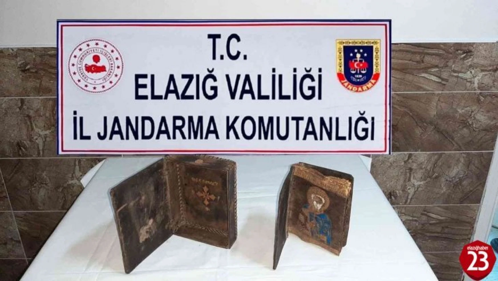 Jandarma Elazığ'da El Yazması İncil Ele Geçirildi
