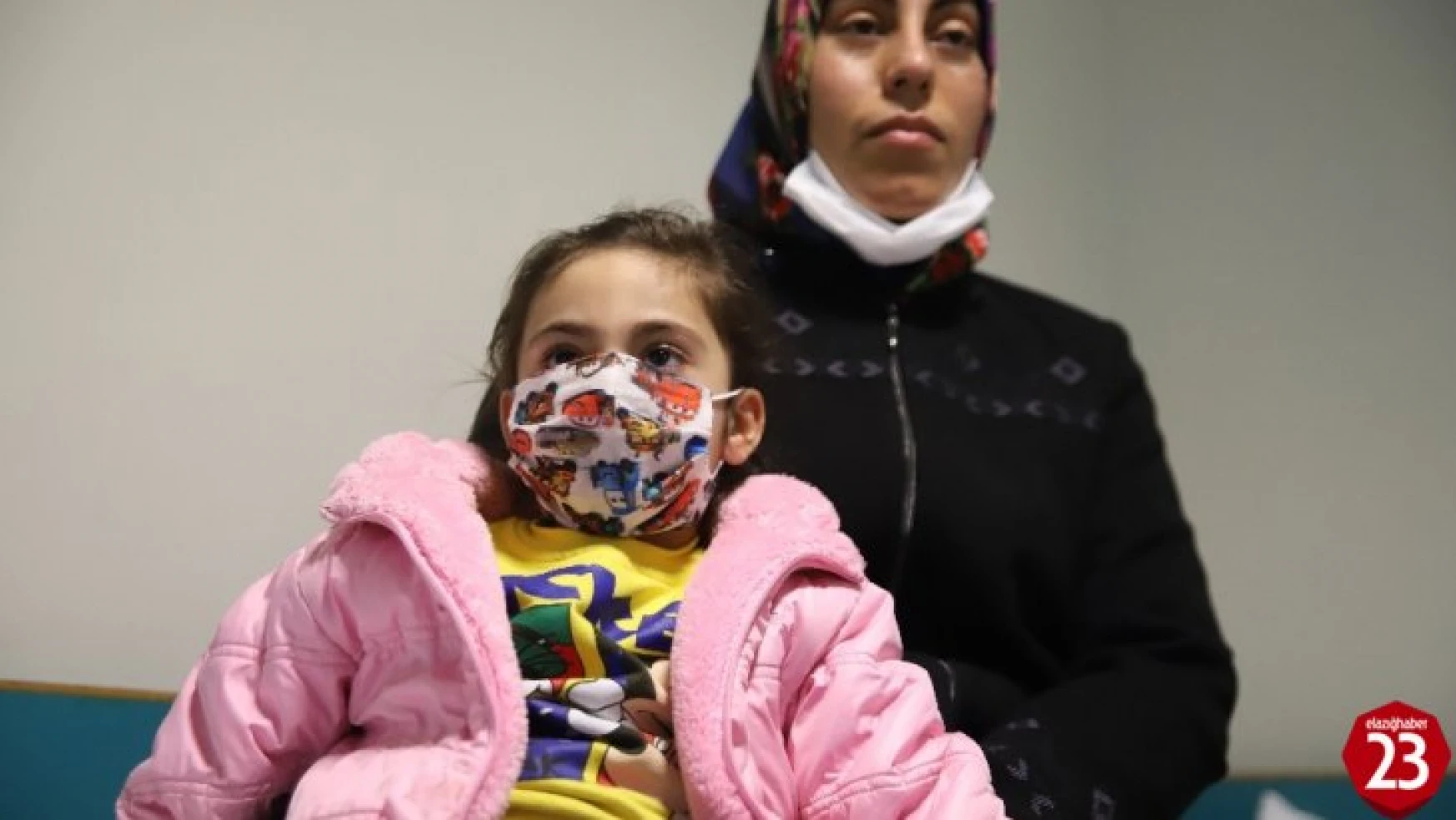 Elazığ'da enkazdan 28 saat sonra kurtulan anne Ayşe ve Yüsra Bebek, depremin izleriyle yaşıyor