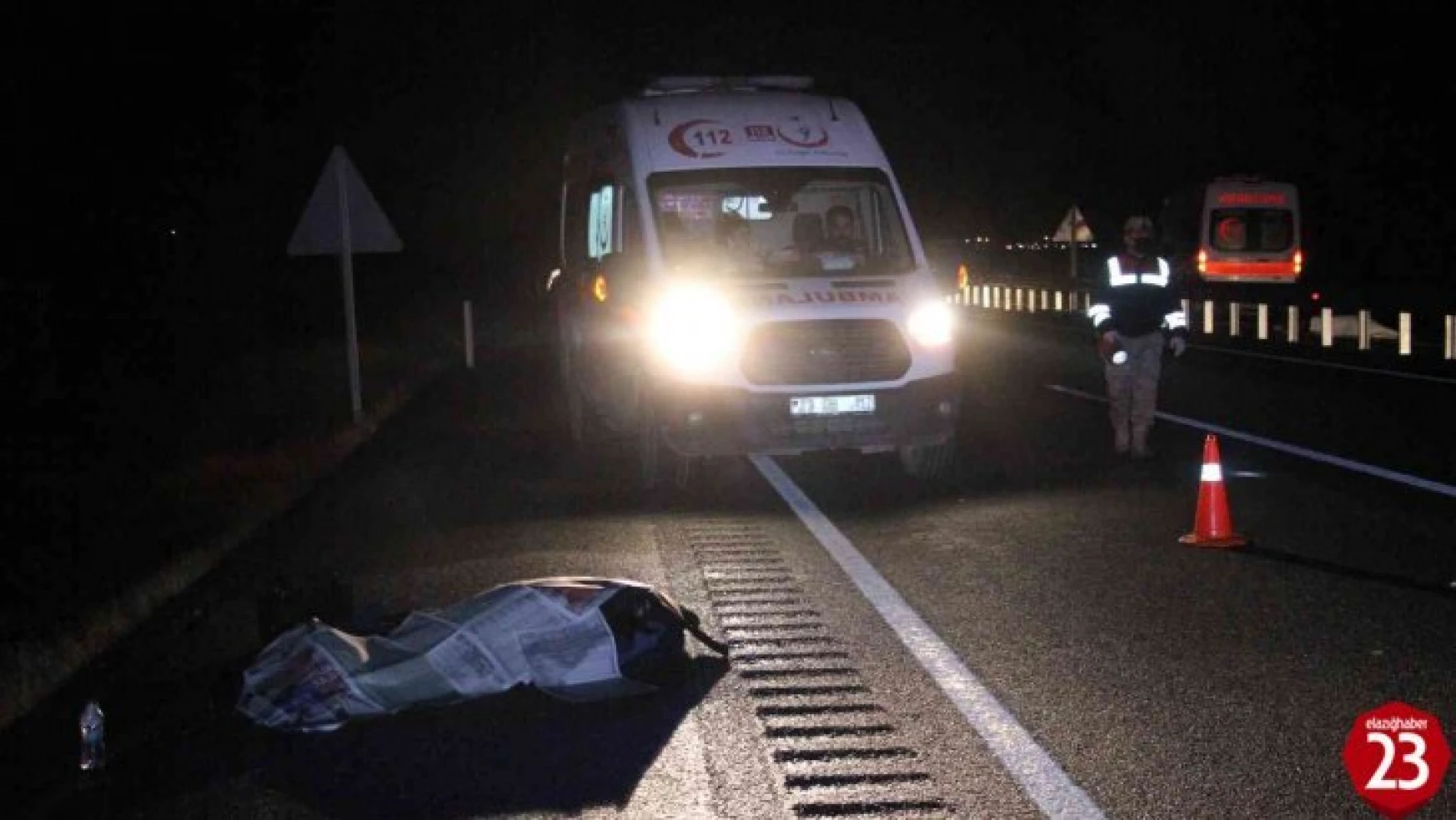 Elazığ'da Feci Kaza, Transitin Çarptığı 2 Kişi Hayatını Kaybetti