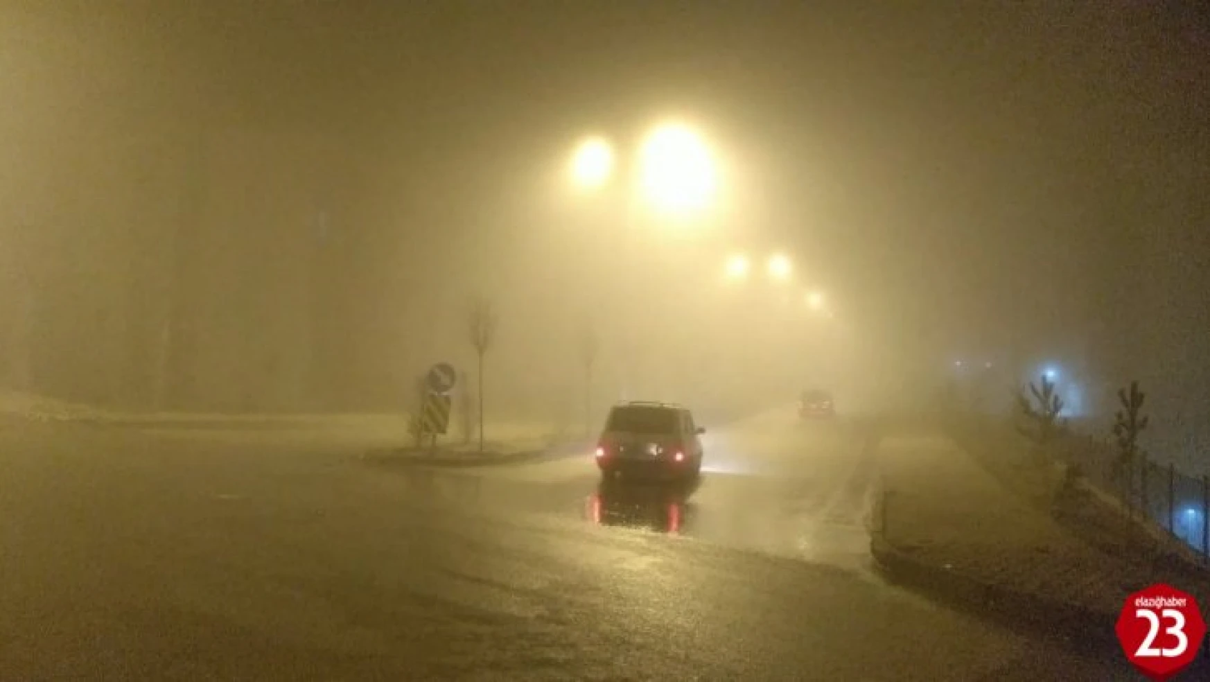 Elazığ'da gece saatlerinde yoğun sis: Görüş mesafesi 10 metreye kadar düştü