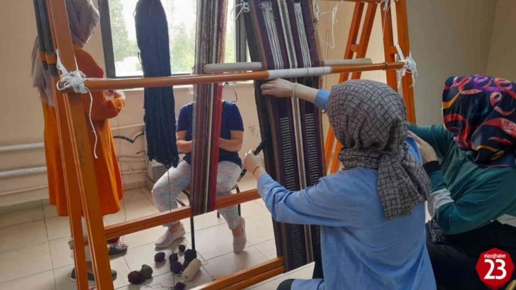 Elazığ'da geleneksel kilim ve cicim dokuma sanatı yaşatılıyor
