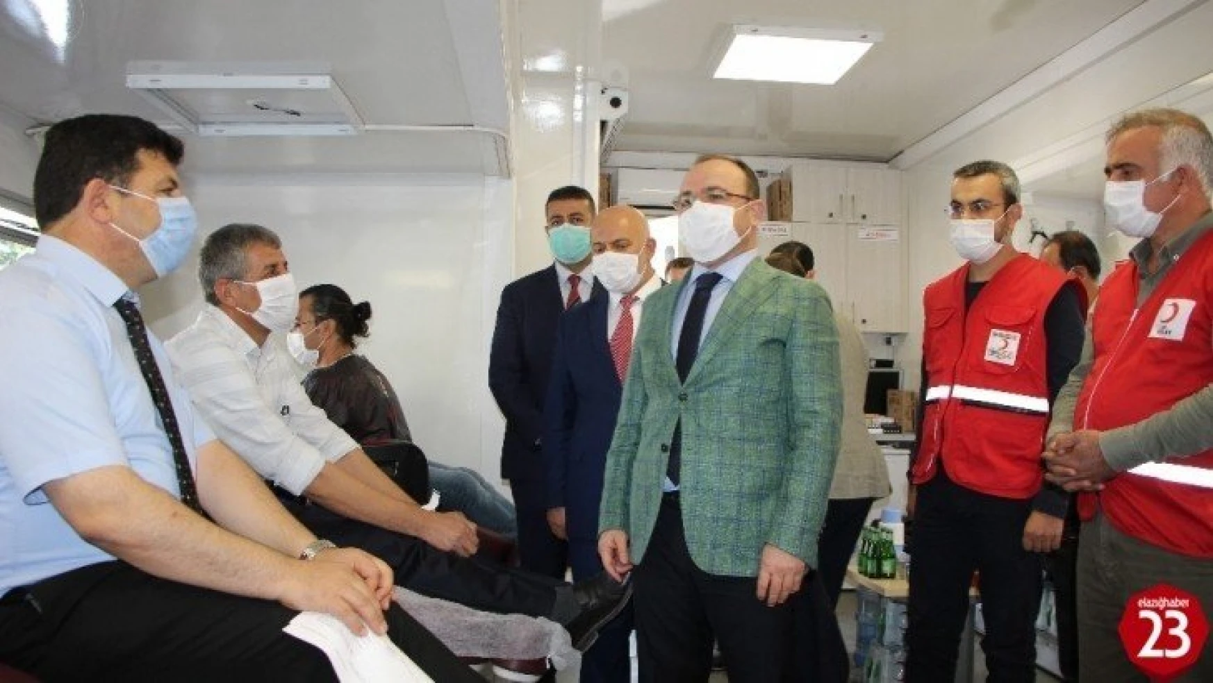 Elazığ'da gönüllü  din görevlileri kan bağışında bulundu