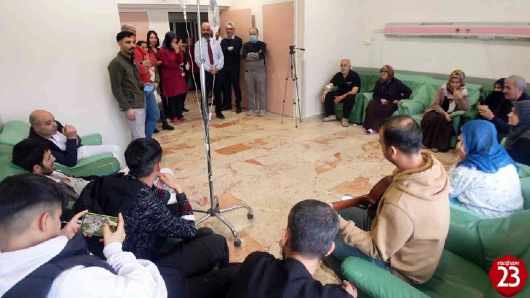 Elazığ'da hastalara müzik dinletisi