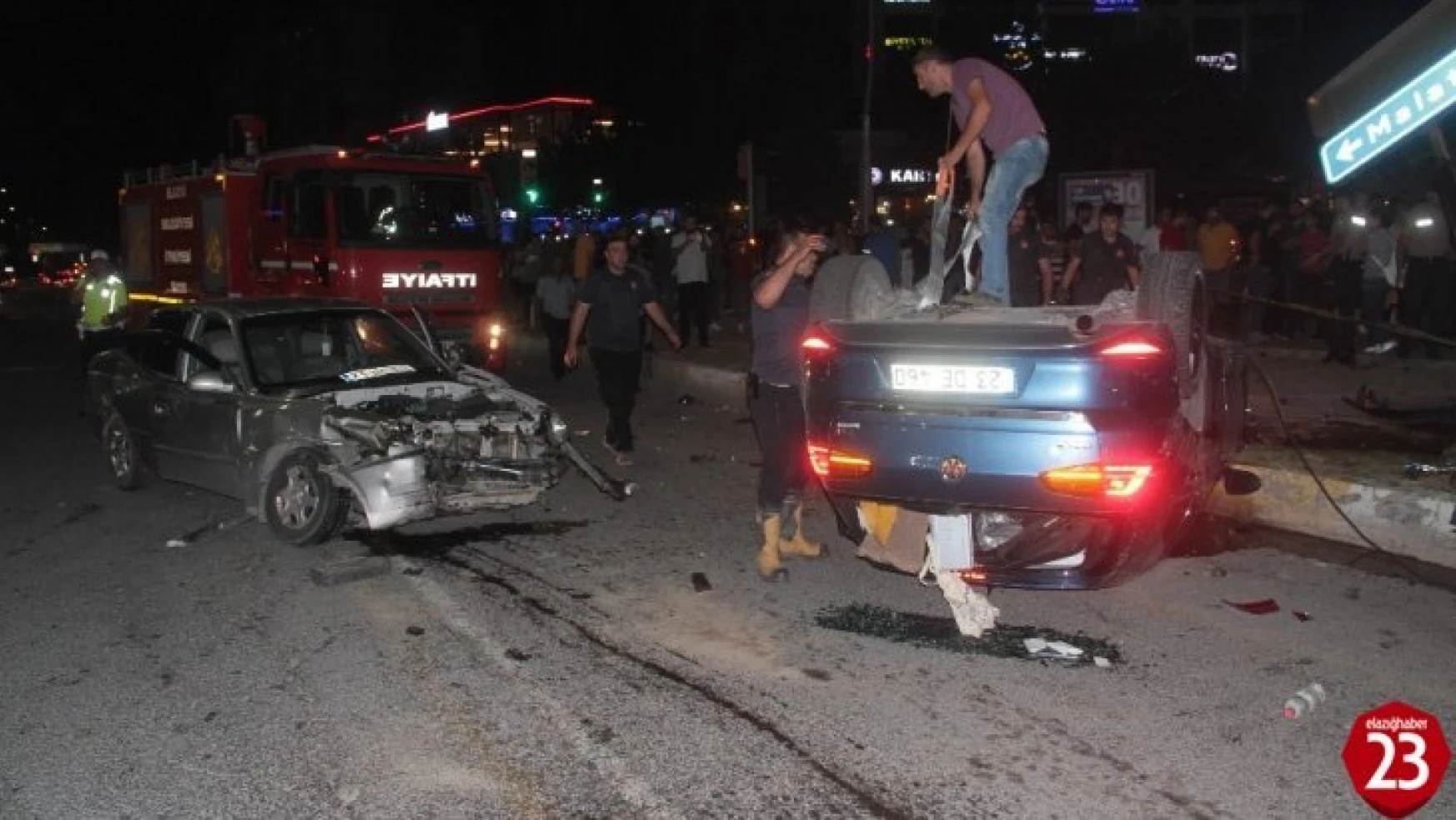 Hazardağlı Kavşağında İki Otomobil Çarpıştı, Biri Takla Attı, 3 Yaralı