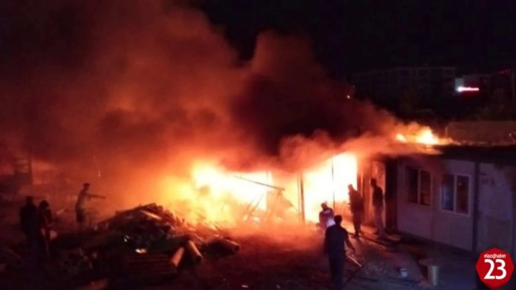 Sürsürü Mahallesinde İşçilerin Kaldığı Konteynerde Yangın