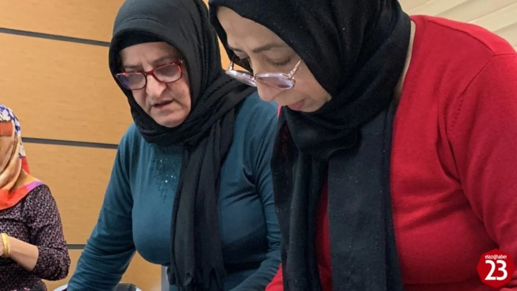 Elazığ'da kadınlar, ücretsiz dikiş-nakış kursu sayesinde meslek sahibi oluyor