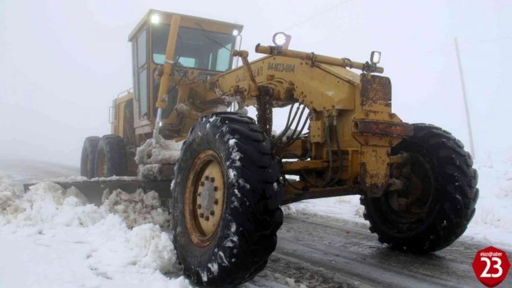 Elazığ'da kapalı 77 köy yolunu açmak için çalışmalar sürüyor